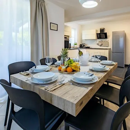 בית נופש Holiday With Pool Near Pula Galižana