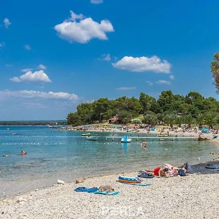 Holiday With Pool Near Pula בית נופש Galižana