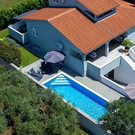 בית נופש Holiday With Pool Near Pula