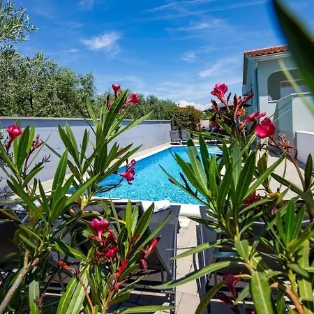 Holiday With Pool Near Pula * Galižana